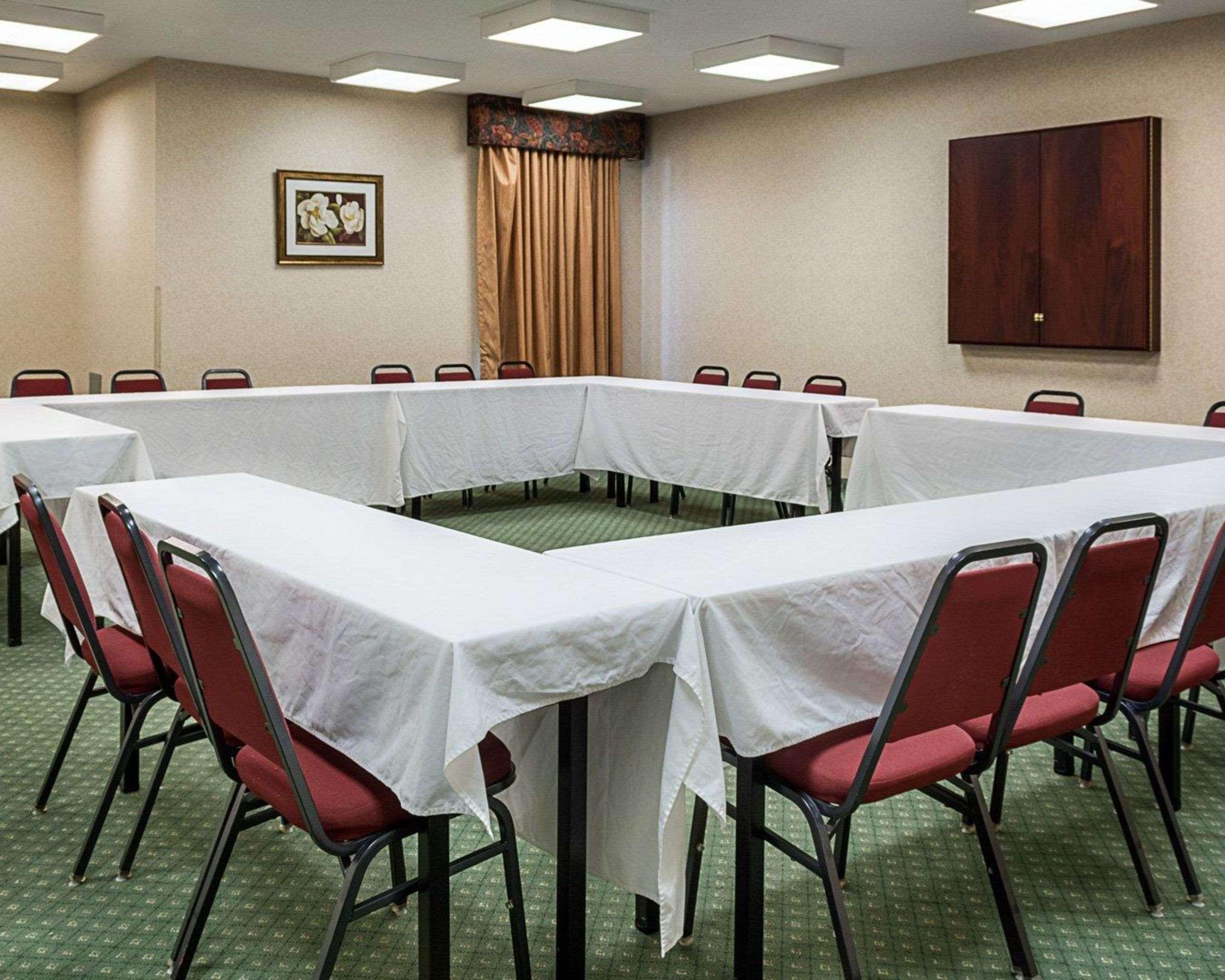 Holiday Inn Express - Gloucester By Ihg Экстерьер фото